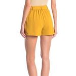 Elodie Women Belted Pleated Shorts Size Medium Photo 1