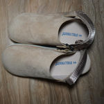 Cozy suede clogs in a versatile neutral Multiple Size 9 Photo 0