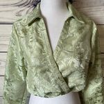 Pretty Little Thing Pistachio Green Embossed Long Sleeve Cropped Shirt Photo 6