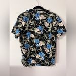 Kensie  Floral Button Down Hawaiian Style Short Sleeve Women’s Shirt Sz Small NWT Photo 3