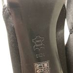 Moda Spana  black heel pump with 3D rose appliqué Photo 6