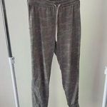 Vuori ‎ Grey/White Camo Joggers Size Small Photo 0