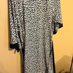 Jessica Simpson  medium animal print robe Photo 9