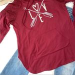 Jerry Leigh tee shirt size large Love arrow Long Sleeve Graphic maroon pocket Photo 6