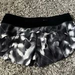 Lululemon  speed up 2.5" shorts size 8 Photo 1