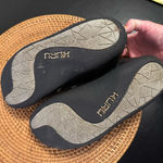 Kuru Black Slip Photo 7