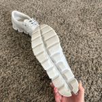 on cloud  Shoes Photo 2