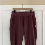 Vuori Summits Woven Jogger Pants in Fig Size L Photo 4