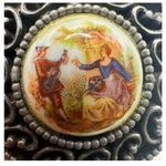 Long round locket necklace with courtship scene Silver Photo 6