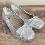 Cliffs by White Mountain Bessy Silver Bow Flats Shoes Women’s Size 8.5W Photo 0