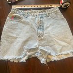 Levi's Vintage 80's 90's BONGO High Rise Mom
Short light wash Jean USA
Gene Montesano Photo 1