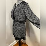 Casual Black and White Geometric Paisley Print Dress. Medium. Dot Pattern Trim. Photo 8