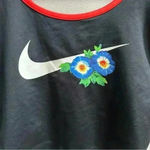 Nike NEW Standard Fit Active Crop Top – Tropical Print Women’s Small Athleisure Photo 2