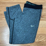 Nike Dri-Fit 3/4 Leggings (Medium) Photo 0
