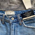 Abercrombie & Fitch Curve Love High Rise 90s Cutoff Short Photo 6