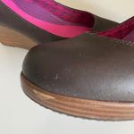 Crocs women’s A Leigh brown leather wedges Photo 8