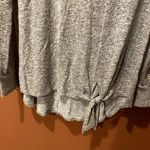 Gibson GUC  WOMEN'S GRAY LONG SLEEVE KNOT SWEATER SIZE MEDIUM Photo 3