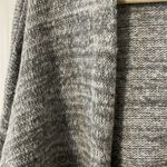 EXPRESS  multi grey cardigan in size Medium with 2 front pockets Photo 1
