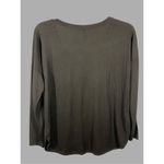 District woMen's V Photo 1