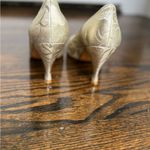 Stuart Weitzman  Cream Heels Elegant Design Photo 3