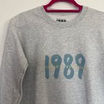 Taylor Swift  1989 Spotify Fans First Crewneck Sweatshirt in Gray XS Photo 1
