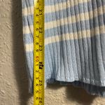 Madison Light Blue and white V Photo 4