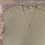 Everlane Japanese Go weave V Neck Tee Short Sleeve Olive Green top Size 16 Photo 11