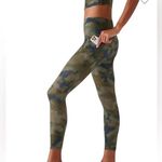 Athleta Breathable, UPF Rated, Quick Dry Camo Print 7/8” Leggings, Size Medium Photo 1