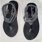 Skechers Yoga Foam Womens Size 7 Shoes Gray Comfort Slingback T-Strap Sandal Photo 2