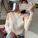 Signature 8 Boutique Sweater Photo 0