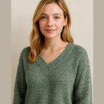 Women's Margeaux & Ellie Green V Photo 0