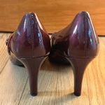 Soft Style Women’s Dark Red Heels Ruby Patent Leather Shoes Size 9 Photo 4
