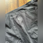 Gymshark  WOVEN POCKET SHORTS size medium in black Photo 3
