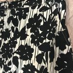 IZOD  Size 4 skirt Photo 2