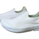 Oofos Oomg eeZee Low Women's Size 8 Comfort Slip On Shoes White Casual Basic Photo 1