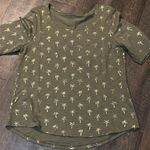 Chico's  Sz 1 (MEDIUM) Cotton Blend Slub Foil Palm Tee Olive Green Gold EUC‎ Photo 1