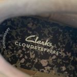 Clarks Like New Breeze Range Slouch Booties Taupe Size 9 Photo 4