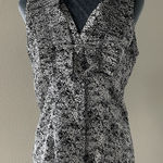 Anne Klein Womens Size 6 Sleeveless Blouse Ruffle Neck Line Black & White Photo 0