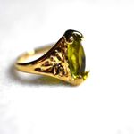 Source Unknown Modish Oval Olive Green Cut Glass Stone Gold Tone Artistic Band Size 9 Ring Photo 2
