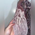 Buckle Gimmicks Collection Mauve Mesh Paisley CrissCross Long Sleeve Size Large Photo 9