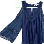 Heartloom  sizs XS blue cold shoulder‎ blouse crochet trim detail v neck Photo 2