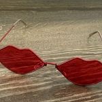 Women’s Retro Red Lips Novelty Sunglasses – Bold Y2K Statement Accessory Photo 4