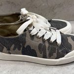 Sugar Women’s washed Olive canvas Camo Sneakers size 6 Green Photo 2