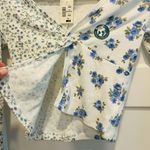 Aeropostale  Floral Print juniors  Top - White and Blue  XS Photo 2