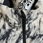 Lululemon Windbreaker Photo 1