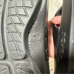 Oofos OOlala Sandal Flip Flops Thongs Lightweight Recovery Footwear in Black 7 Photo 10