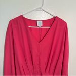 M Shop the Mint V Photo 2