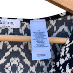 Liz & Co  1XL floral blouse, black and white Photo 1