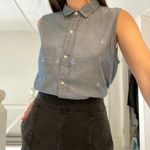 Gap Embroidered Sleeveless Button Down Shirt in Medium Chambray Size M Photo 1
