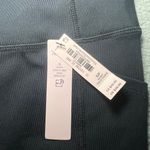 Victoria's Secret NWT Victoria’s Secret Sport Essential Legging High Rise Size Small Short 7/8 length Photo 4